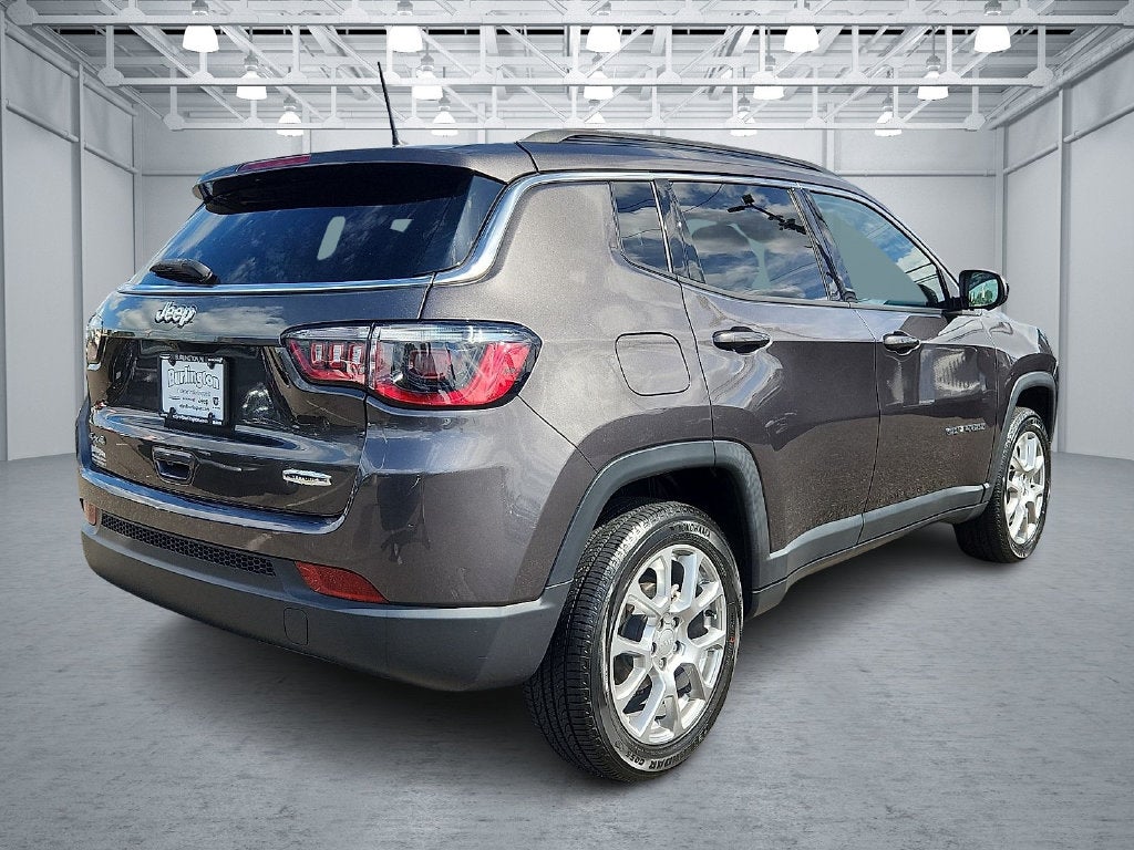 2023 Jeep Compass Latitude Lux FWD