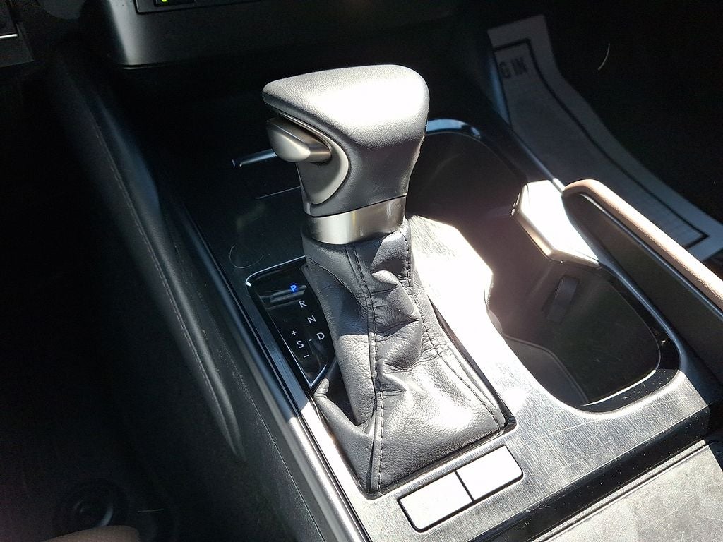 2024 Lexus ES 300h Luxury