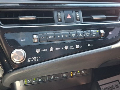 2024 Lexus ES 300h Luxury