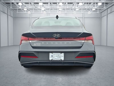 2024 Hyundai Elantra SE